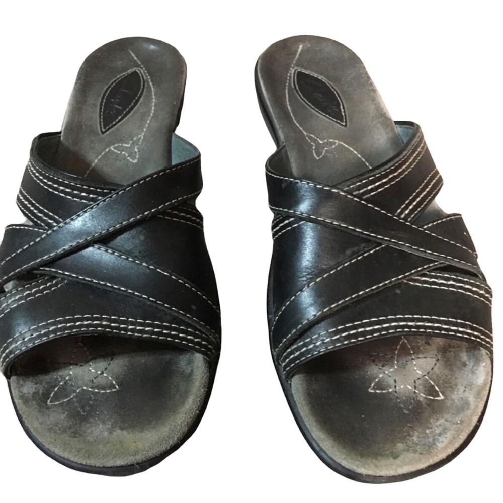 CLARKS BLACK SANDALS SLIP ON SLIDERS LEATHER UPPER SZ 7